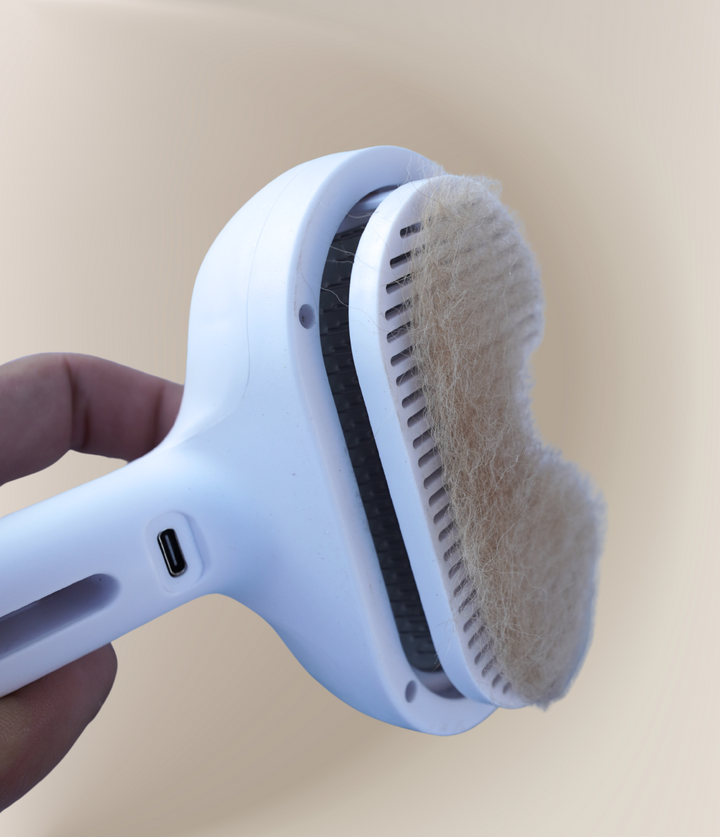 Brosse brumisante chien & chat 3-en-1 – éjection des poils (bouton poussoir)