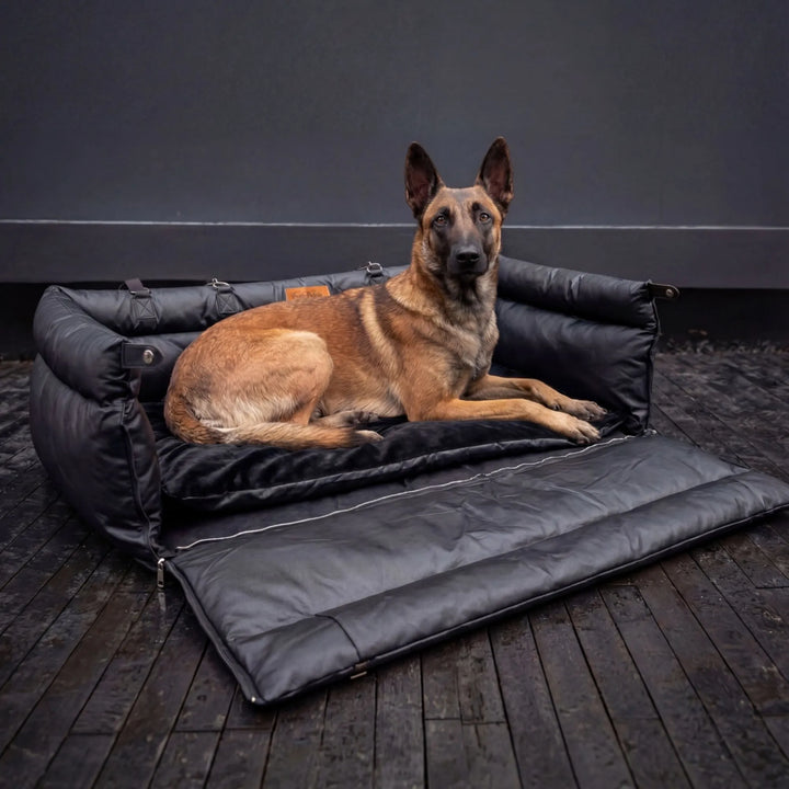 Un lit véritablement nomade. En plus de la voiture, utilisez-le comme panier principal à la maison, en vacances ou au camping. Le rabat avant se déploie complètement pour offrir encore plus d'espace à votre chien pour s'étirer.